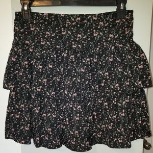 NWT Chelsea & Violet Tiered Ruffle Skirt Sz S v220